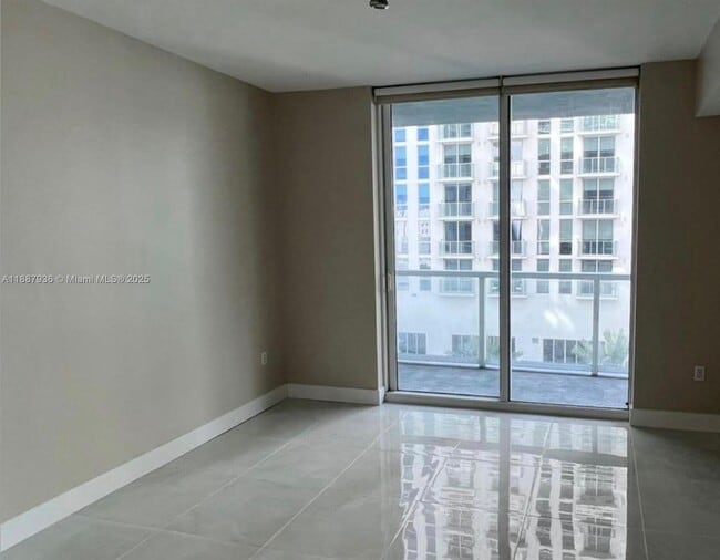 Photo - 253 NE 2nd St Unidad 1504