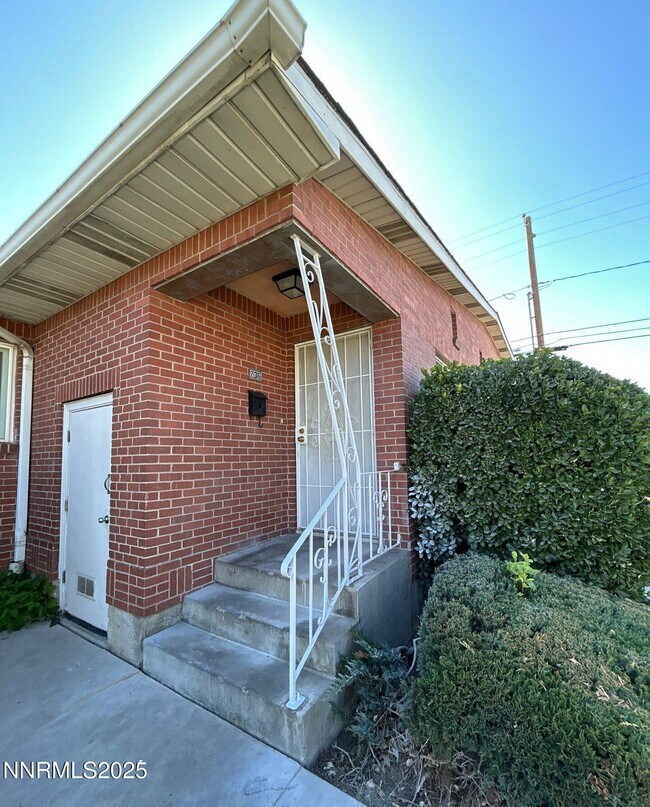 Building Photo - 236 18th St Rental