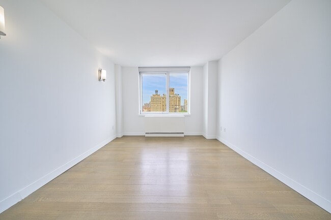 Building Photo - Prime East Village Large 1bdrm Doorman Building Unit 1201