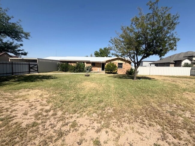 Building Photo - Country Living! 4 Bed 2 Bath Ready to Rent... Rental