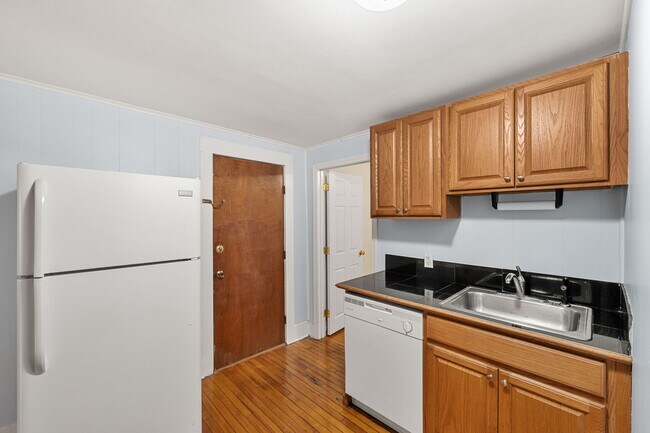 Photo - 22-26 Waltham St Maynard Unit B3
