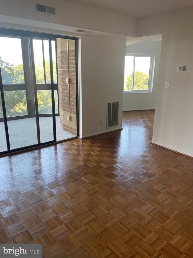 Photo - 8380 Greensboro Dr Unidad 314