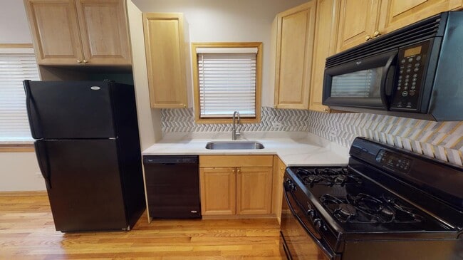 Photo - 1458 W Cortez St