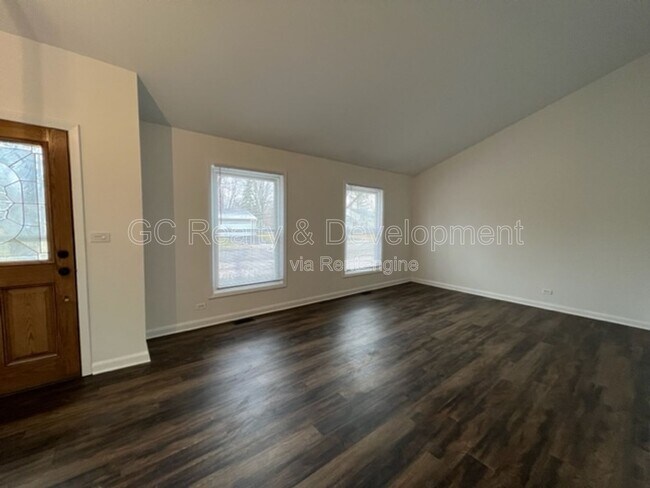 Photo - 231 Ridgefield Ln