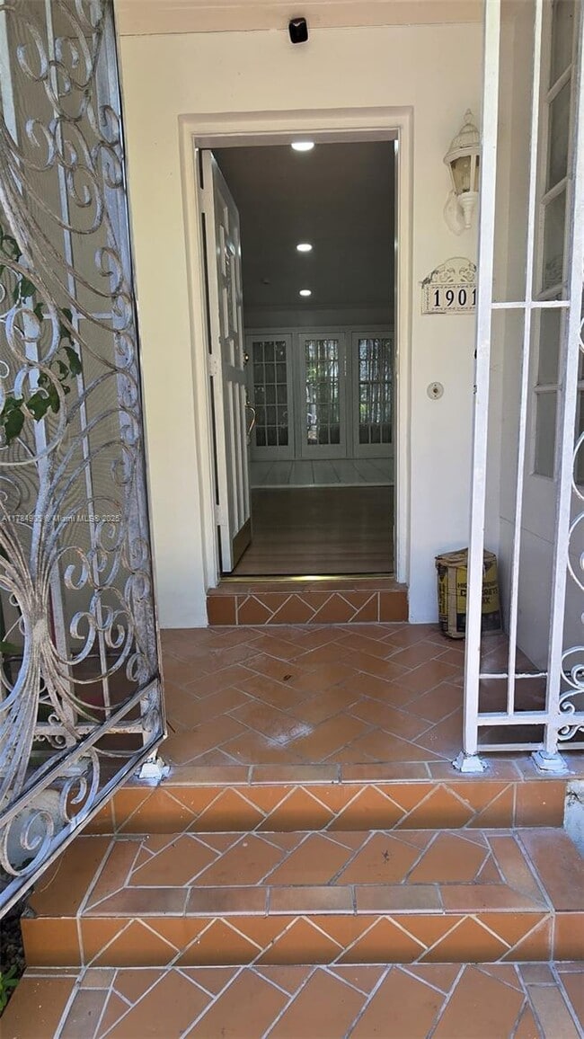 Photo - 1901 SW 2nd Ave