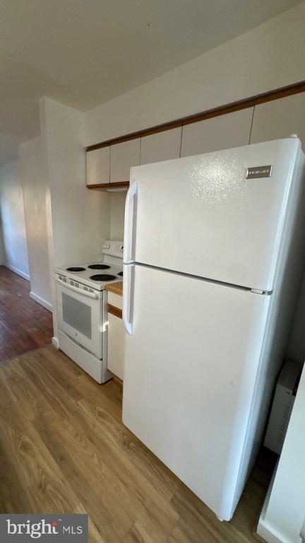 Photo - 8486 Main St