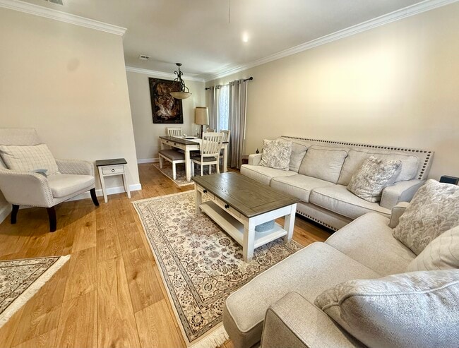 Building Photo - 1494 Del Rio Cir Unit A