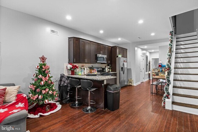 Photo - 1723 Monument St