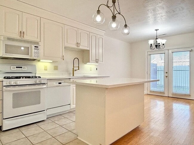 Photo - 943 Sage Park Ln S