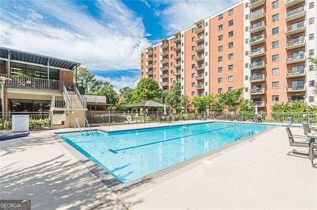 Building Photo - 3000 Johnson Ferry Rd NE Unit A610