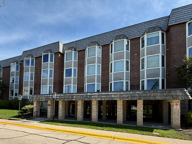 Photo - 600 Thames Pky Condo Unit 3G