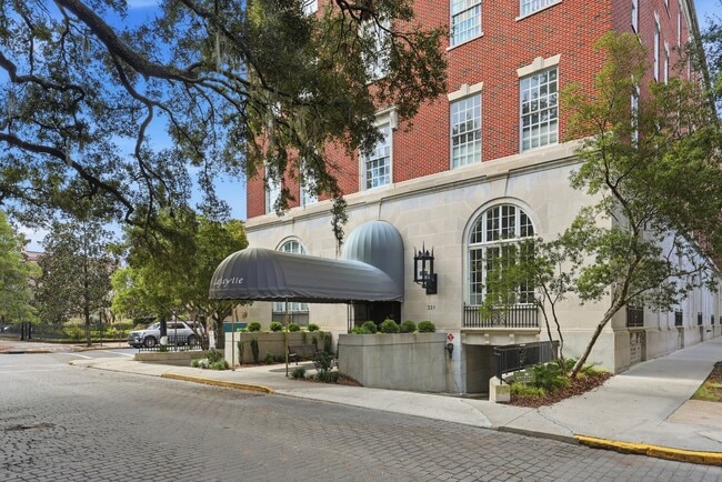 Photo - 321 Abercorn St