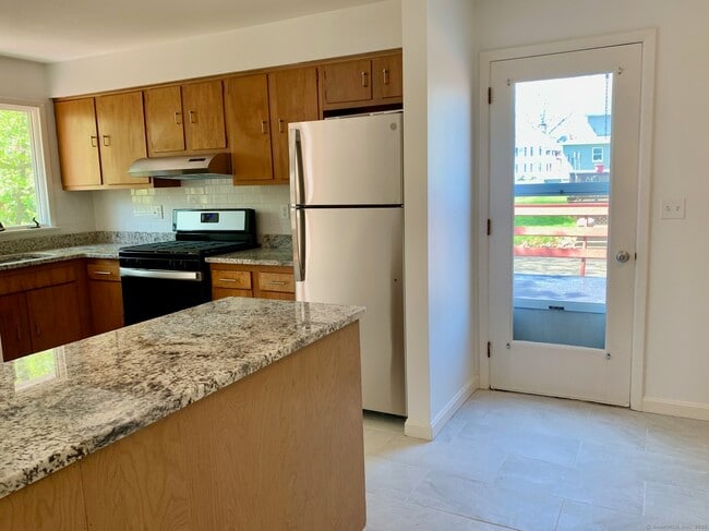 Building Photo - 9 Pine Orchard Rd Rental