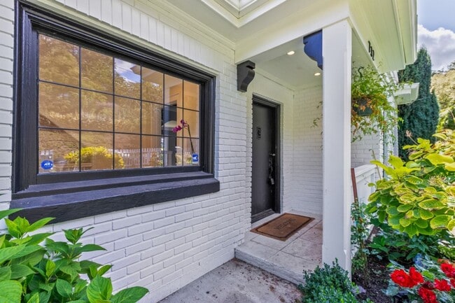 Photo - 4Bd/1.75Ba Seattle House