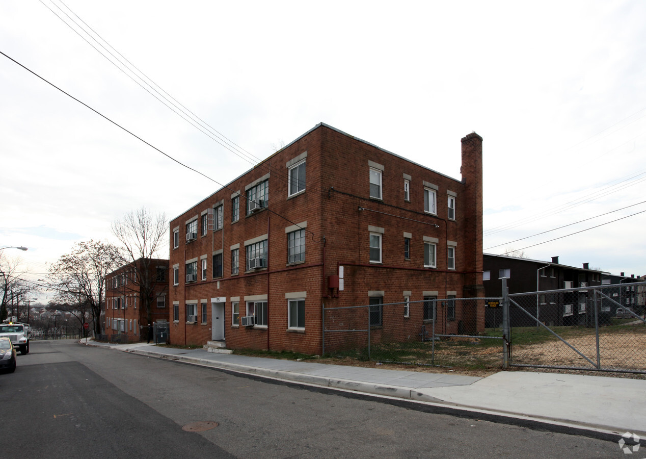 Building Photo - 3333 10th Pl SE Apartments