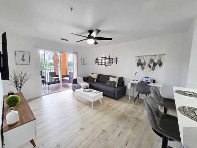 Photo - 5447 Vineland Rd Unit 1211