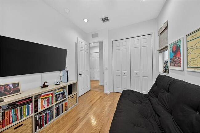 Photo - 15 NE 20th Ave