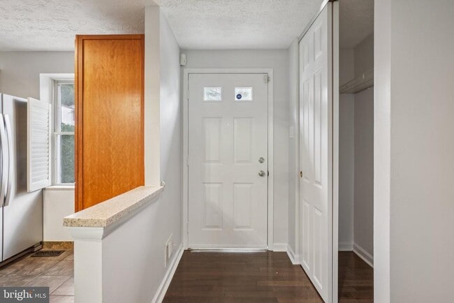 Building Photo - 8474 Sugar Creek Ln