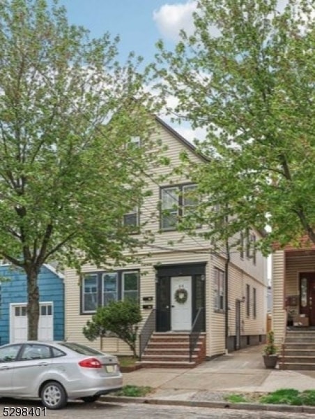 64 Maple St  