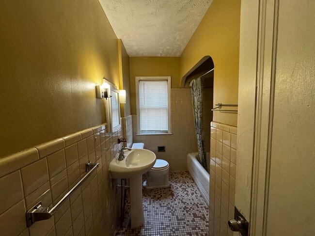 Photo - 19164 Westphalia St