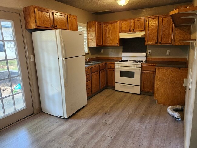 Photo - 2B/1B Townhome Unit 1619 Longview St. Apt A