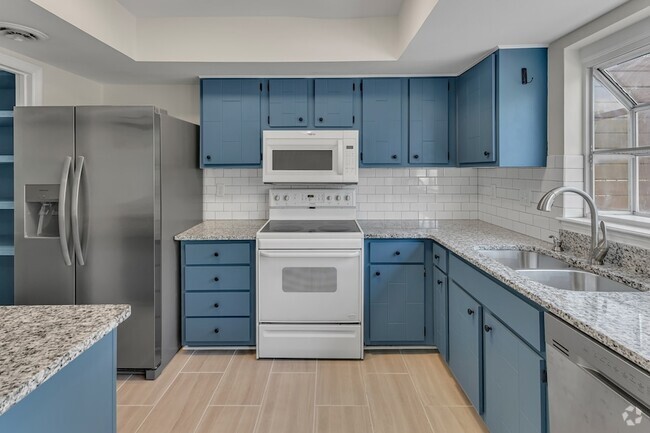 Building Photo - 460 Huntington Ridge Dr Rental