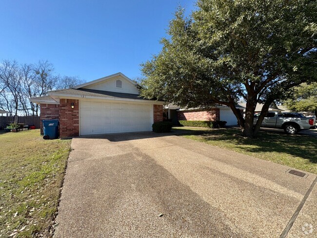 Building Photo - Duplex Rental