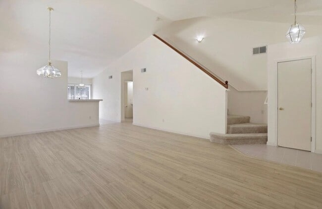 5451 Governor Cir