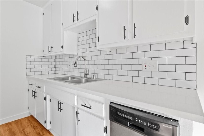 Photo - 6114 Cahuenga Blvd Unit 03