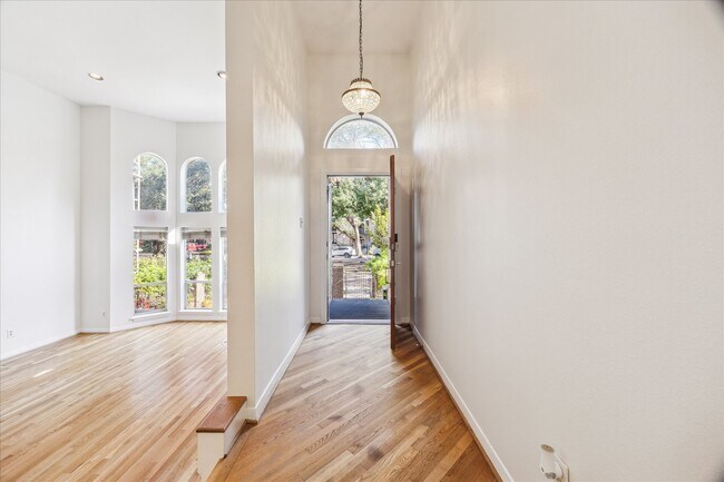 Photo - 6211 Rodrigo St