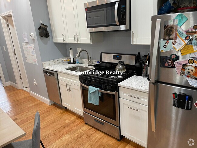 Building Photo - 25 1/2 Gore St Unit 2T Rental