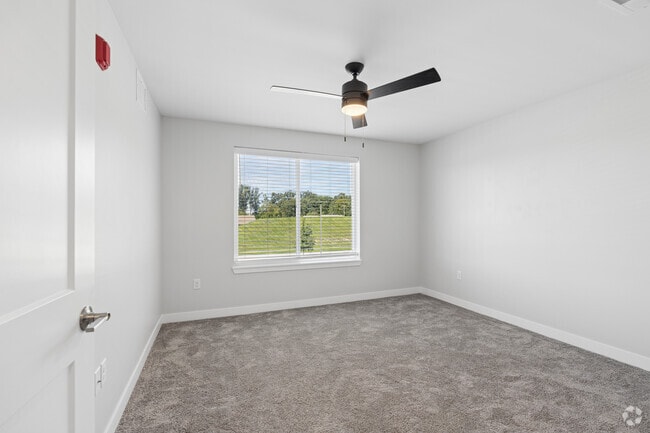2BR, 2BA - 1,018SF - Primary Bedroom