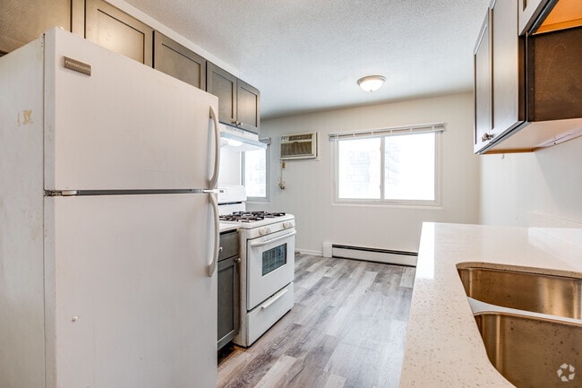 2BR, 1BA - 700SF - Kitchen and Dining