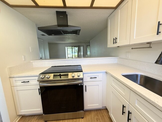 Photo - Serene Living at Townhomes of Lake Seminole 2/1.5 - 2 story condo