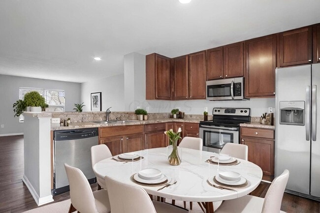 Photo - 587 Lazelle Rd