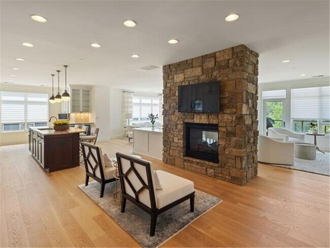 Photo - 875 Lake St N Unit 310