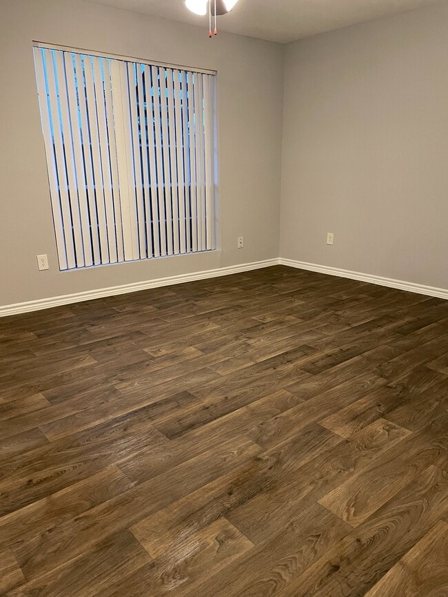 Photo - Oaks of Wimbledon