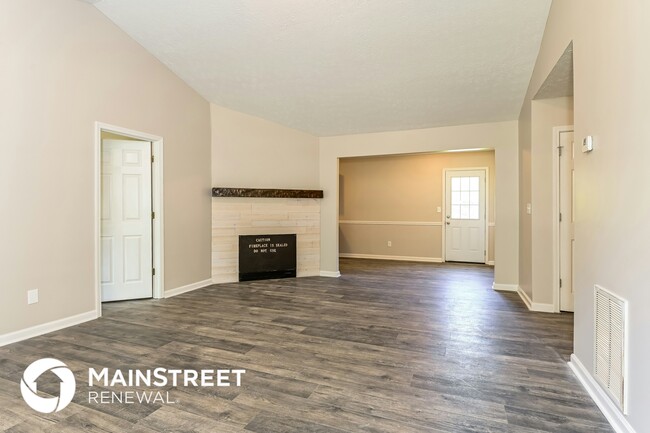 Photo - 107 Live Oak Dr
