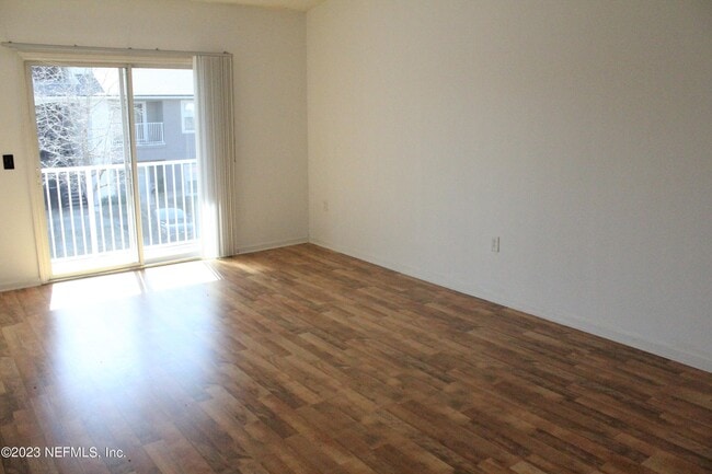 Photo - 7920 Merrill Rd Unidad 2011