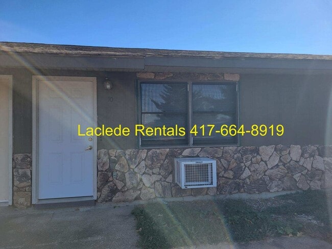 Building Photo - 2 BEDROOM 1 BATHROOM APARTMENT FOR RENT