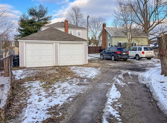 Photo - 1124 Lake Ave Unit 1124