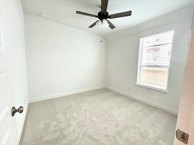 Photo - 211 Sierra Strm Ln