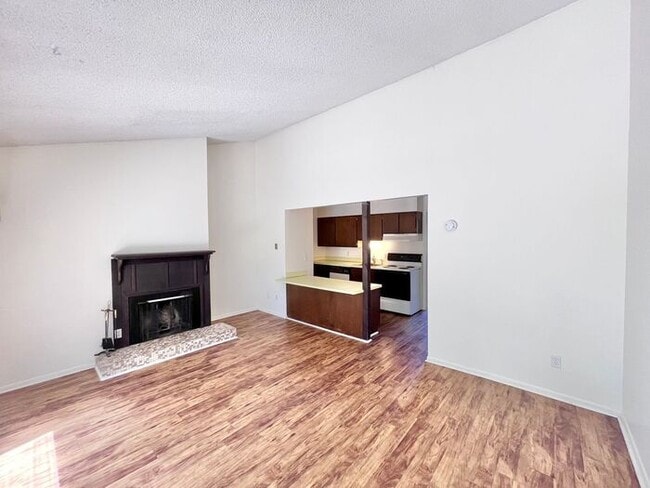 Photo - 1 Bed, 1 Bath Apartment!