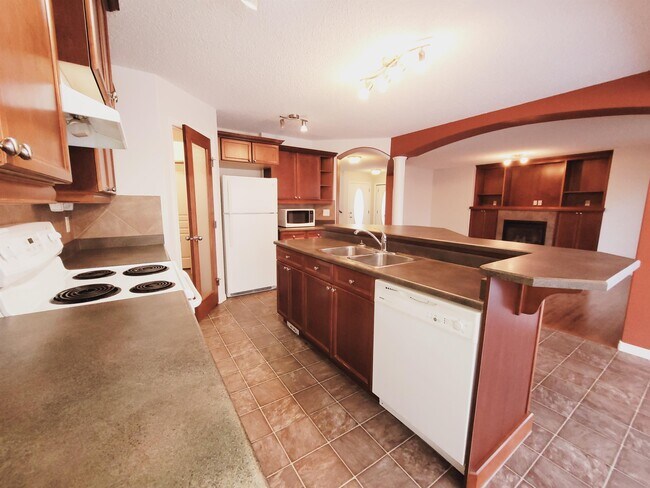 Photo - 1796 Melrose Crescent SW