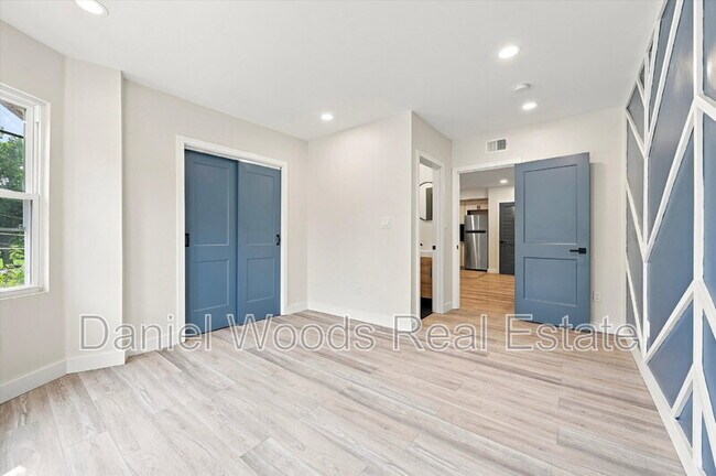 944 W Lycoming St Unit B (2nd Fl)