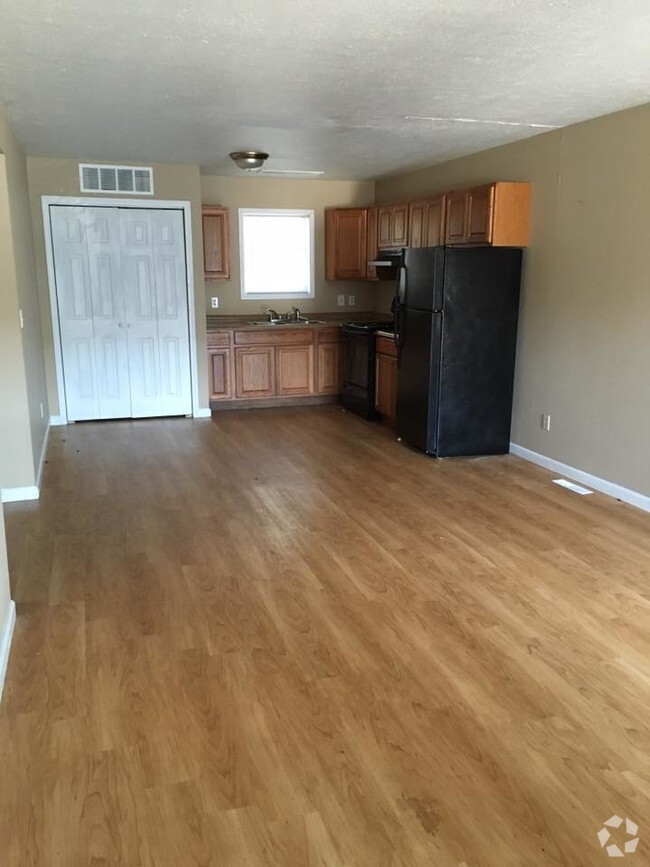 Updated Cabinet, Countertops and Appliances - Brentwood Pointe Apartments