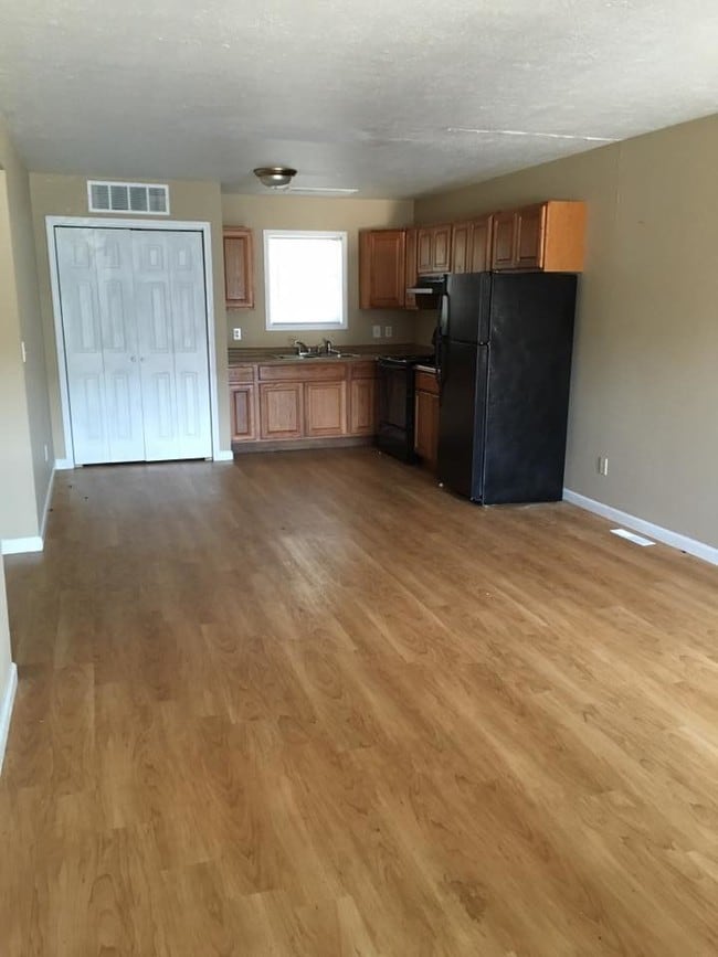 Updated Cabinet, Countertops and Appliances - Brentwood Pointe Apartments