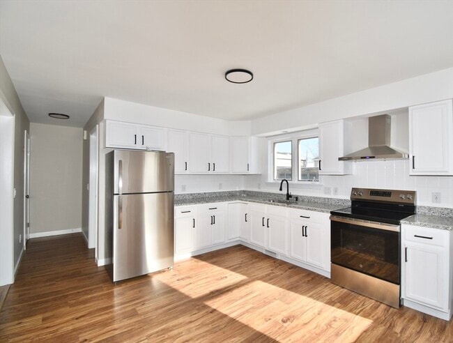 Photo - 72 Center St