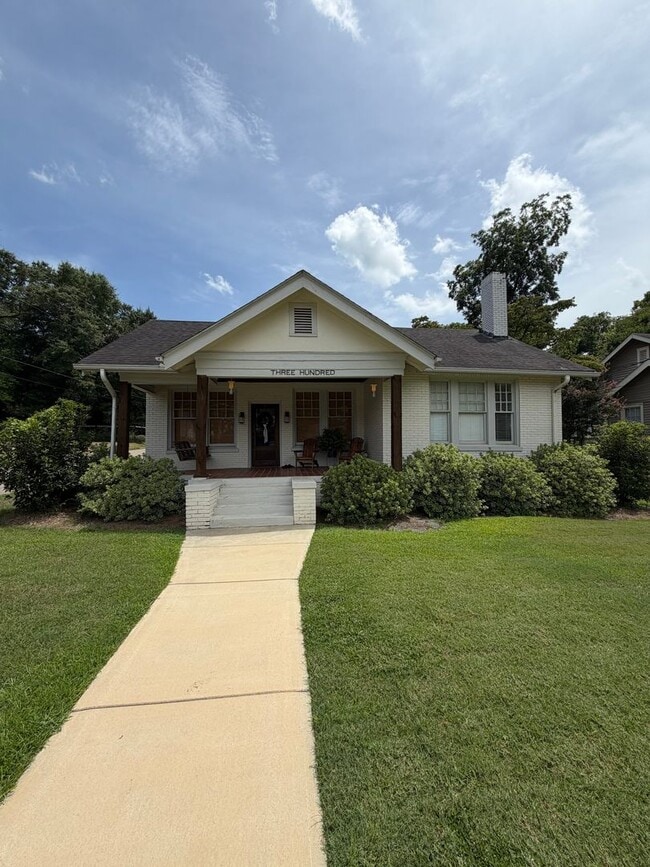 Building Photo - 3 bed 2 bath in Historic Downtown Troy