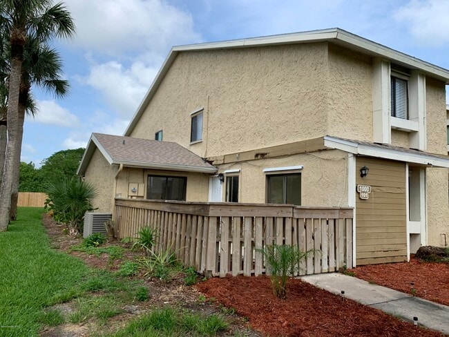 Building Photo - 1000 Abada Ct NE